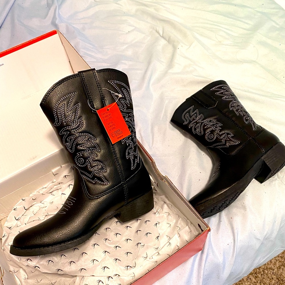 Black cowboy boots